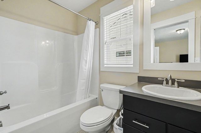 4704 Macatawa Legends Boulevard, Holland Twp, MI 49424