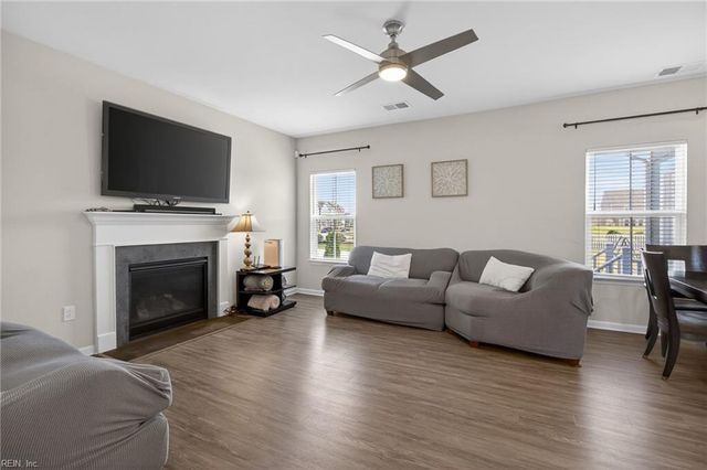 709 Big Bear LN, Chesapeake, VA 23323