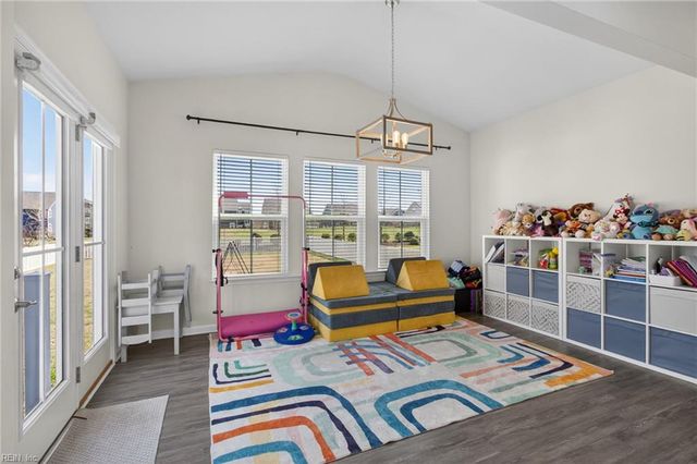 709 Big Bear LN, Chesapeake, VA 23323