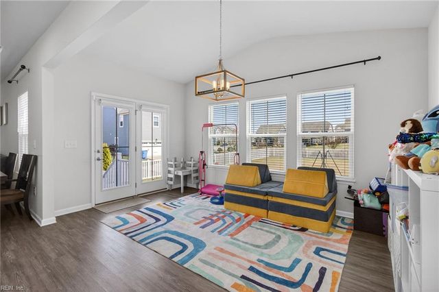 709 Big Bear LN, Chesapeake, VA 23323