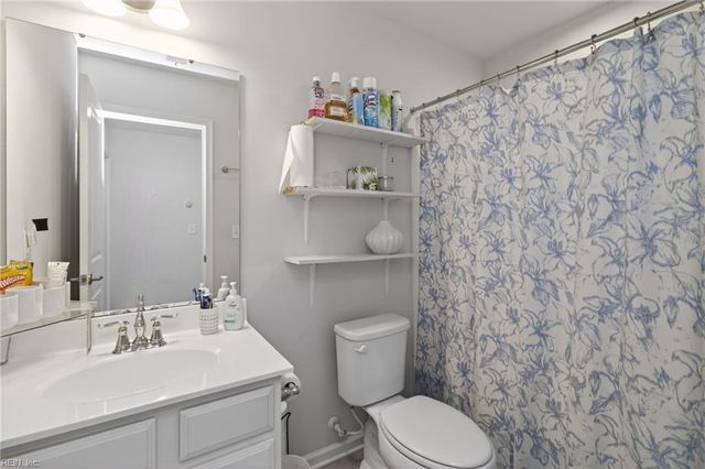 709 Big Bear LN, Chesapeake, VA 23323