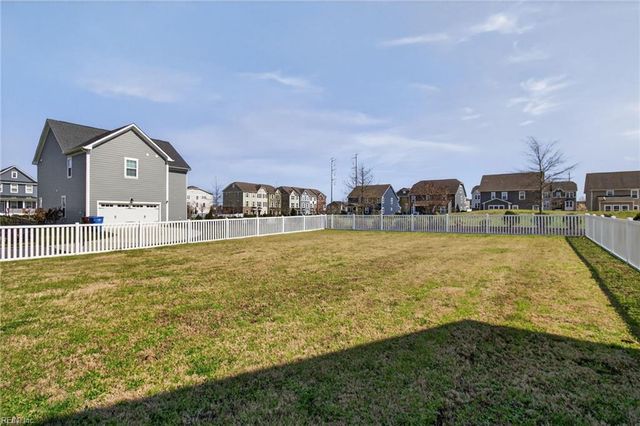 709 Big Bear LN, Chesapeake, VA 23323