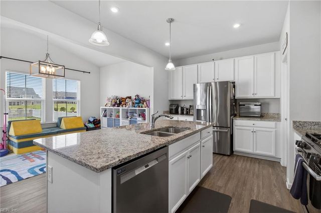 709 Big Bear LN, Chesapeake, VA 23323