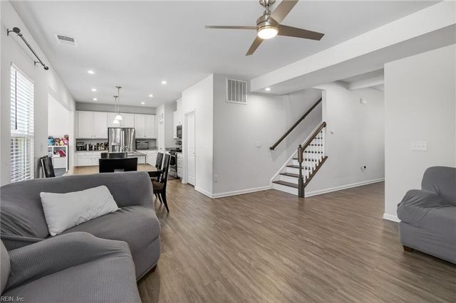 709 Big Bear LN, Chesapeake, VA 23323