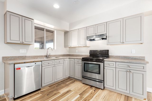 1225 W HALSTEAD Drive, Phoenix, AZ 85023