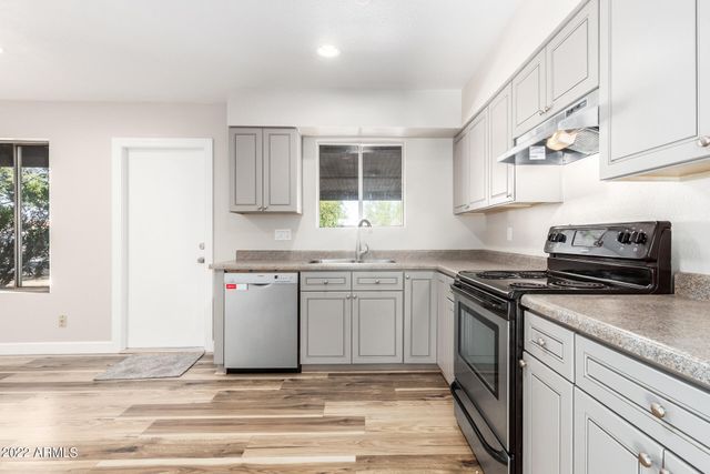 1225 W HALSTEAD Drive, Phoenix, AZ 85023