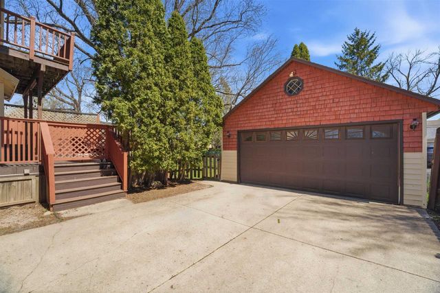 1404 N SUPERIOR STREET, Appleton, WI 54911