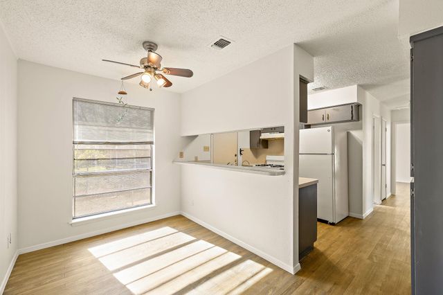 2402 Cottonwood DR B, Georgetown, TX 78628