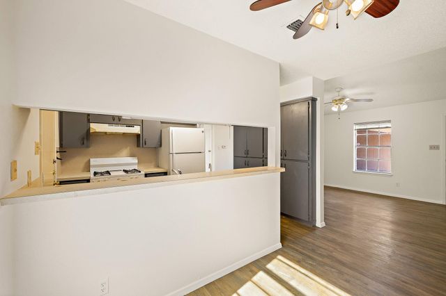 2402 Cottonwood DR B, Georgetown, TX 78628