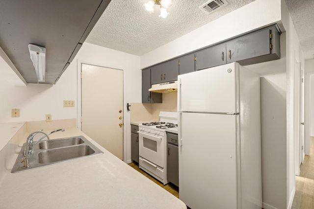 2402 Cottonwood DR B, Georgetown, TX 78628