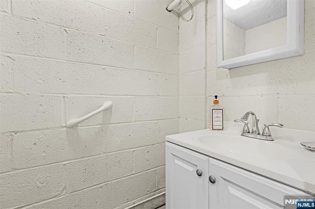 31 Troy Drive B, Springfield, NJ 07081