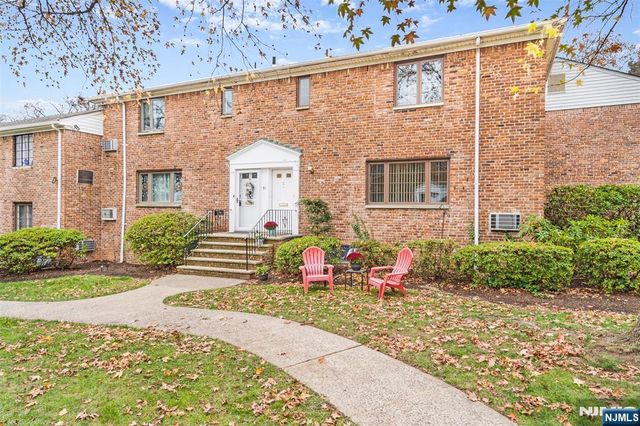 31 Troy Drive B, Springfield, NJ 07081
