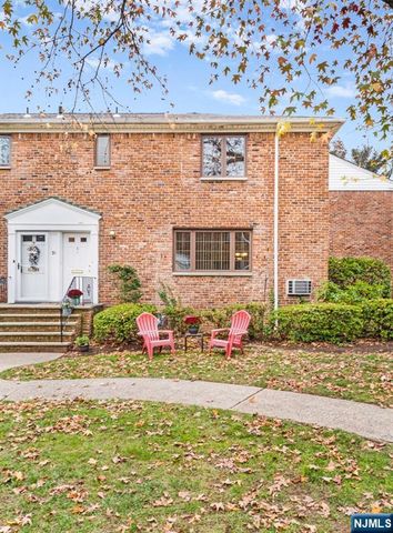 31 Troy Drive B, Springfield, NJ 07081