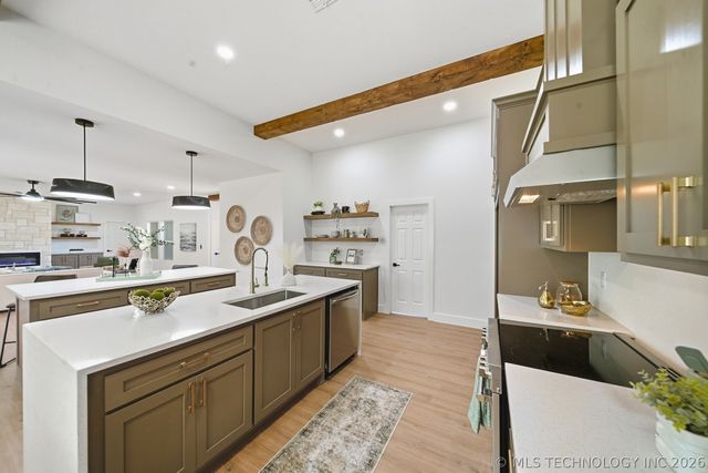 28804 S Meadow Road, Catoosa, OK 74015