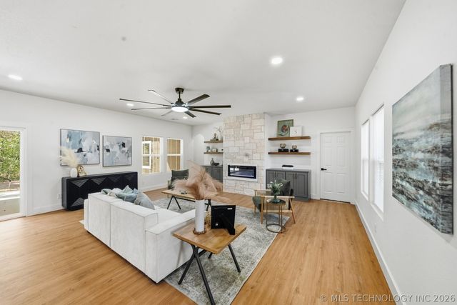 28804 S Meadow Road, Catoosa, OK 74015