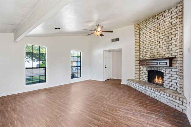 2711 Treeview Drive, Arlington, TX 76016