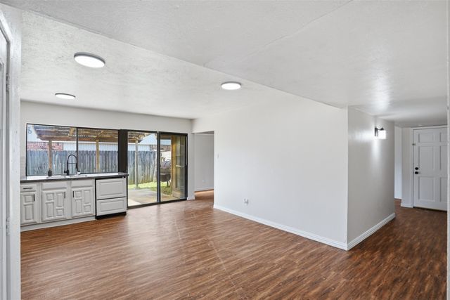 2711 Treeview Drive, Arlington, TX 76016