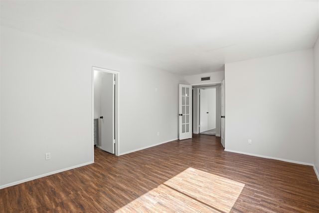 2711 Treeview Drive, Arlington, TX 76016