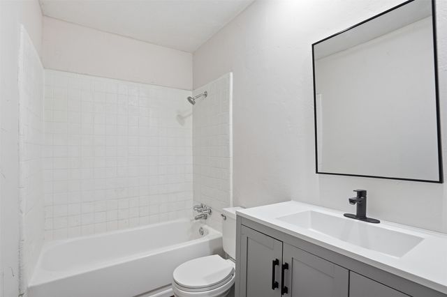 2711 Treeview Drive, Arlington, TX 76016