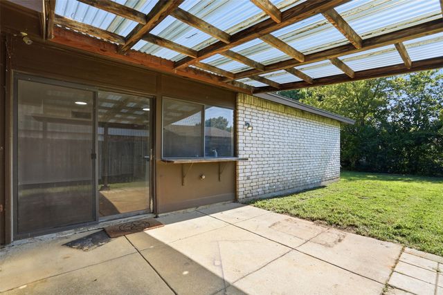2711 Treeview Drive, Arlington, TX 76016
