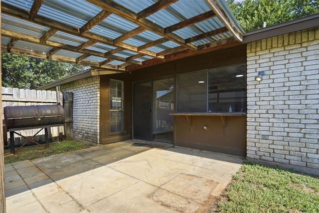 2711 Treeview Drive, Arlington, TX 76016