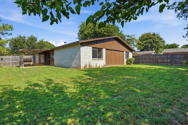 2711 Treeview Drive, Arlington, TX 76016