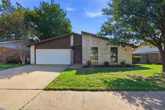 2711 Treeview Drive, Arlington, TX 76016