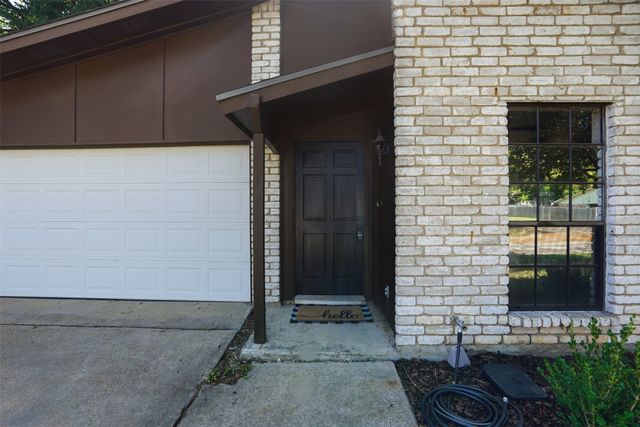 2711 Treeview Drive, Arlington, TX 76016