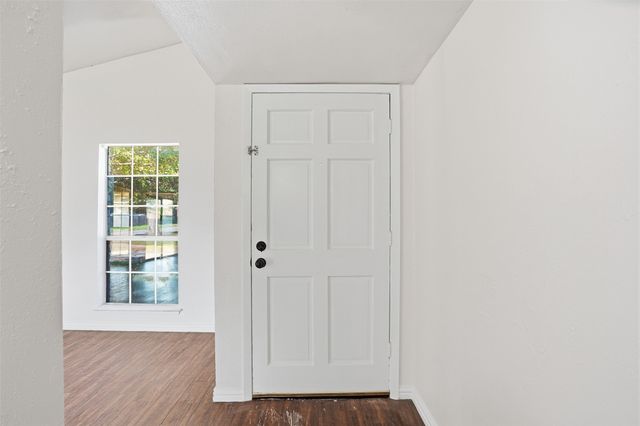 2711 Treeview Drive, Arlington, TX 76016