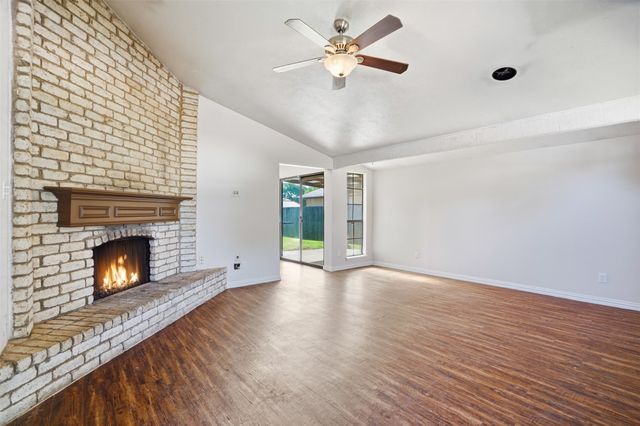 2711 Treeview Drive, Arlington, TX 76016