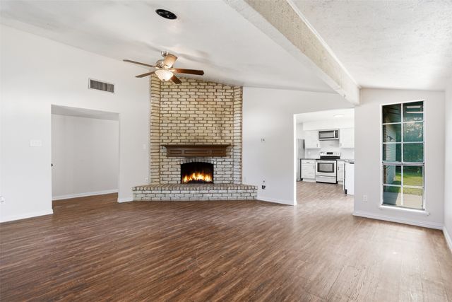2711 Treeview Drive, Arlington, TX 76016