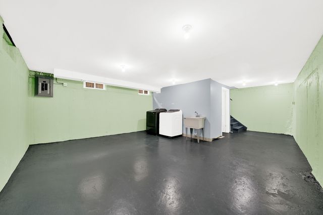 5700 S Lowe Avenue, Chicago, IL 60621