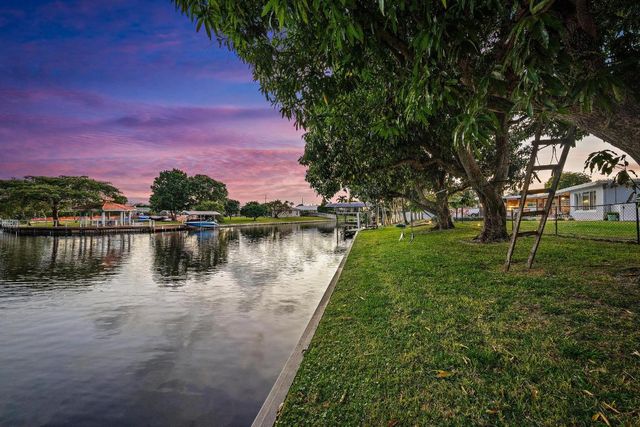 1404 Alpha Court S, Lake Clarke Shores, FL 33406