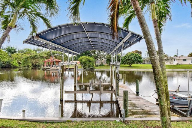 1404 Alpha Court S, Lake Clarke Shores, FL 33406