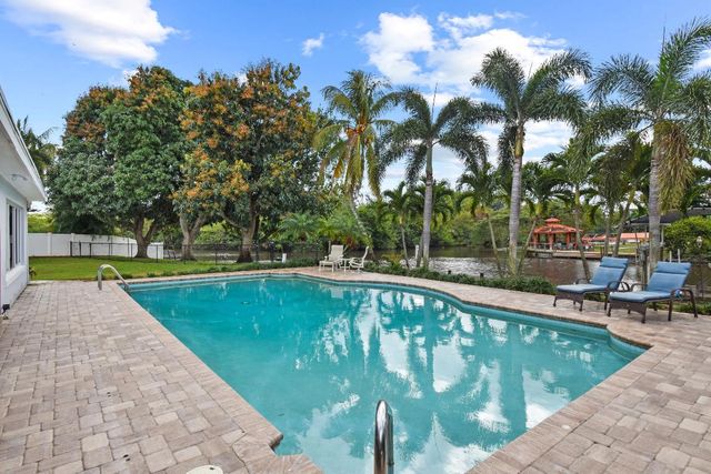 1404 Alpha Court S, Lake Clarke Shores, FL 33406