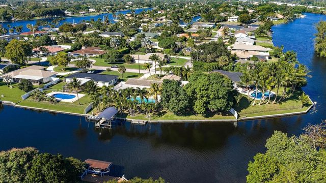 1404 Alpha Court S, Lake Clarke Shores, FL 33406