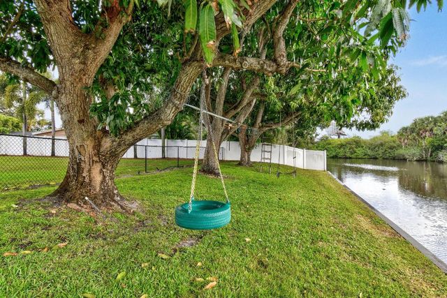 1404 Alpha Court S, Lake Clarke Shores, FL 33406