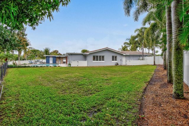 1404 Alpha Court S, Lake Clarke Shores, FL 33406