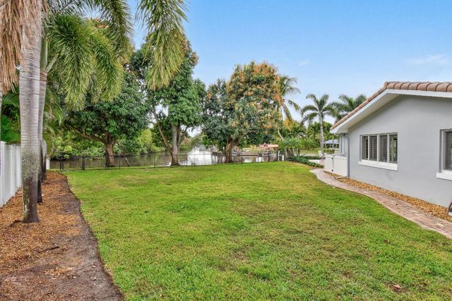 1404 Alpha Court S, Lake Clarke Shores, FL 33406