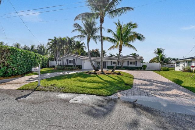 1404 Alpha Court S, Lake Clarke Shores, FL 33406