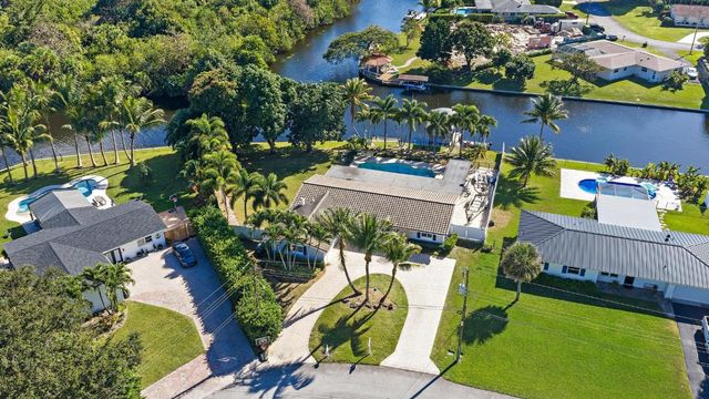 1404 Alpha Court S, Lake Clarke Shores, FL 33406