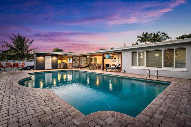 1404 Alpha Court S, Lake Clarke Shores, FL 33406