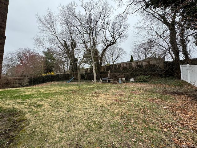 18 Willow Street, Selden, NY 11784