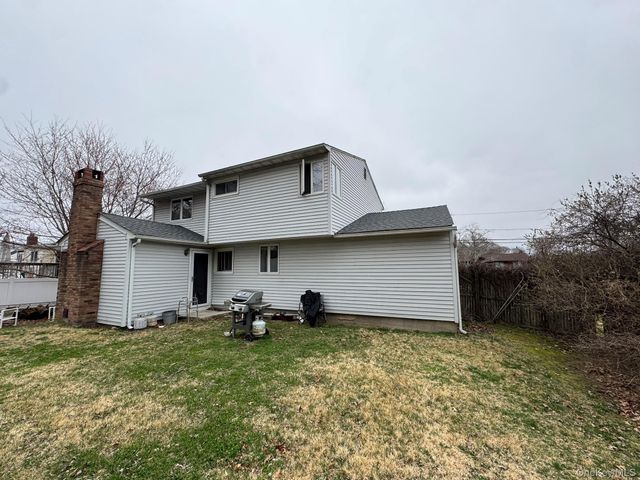 18 Willow Street, Selden, NY 11784