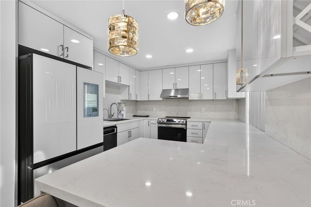 9529 Via Salerno, Burbank, CA 91504