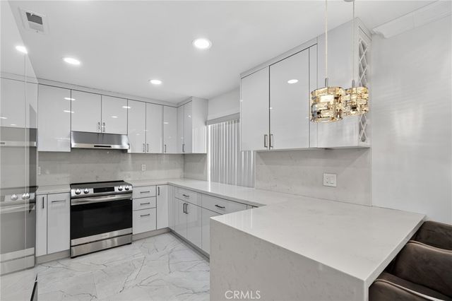 9529 Via Salerno, Burbank, CA 91504