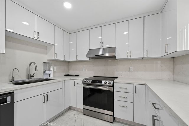9529 Via Salerno, Burbank, CA 91504