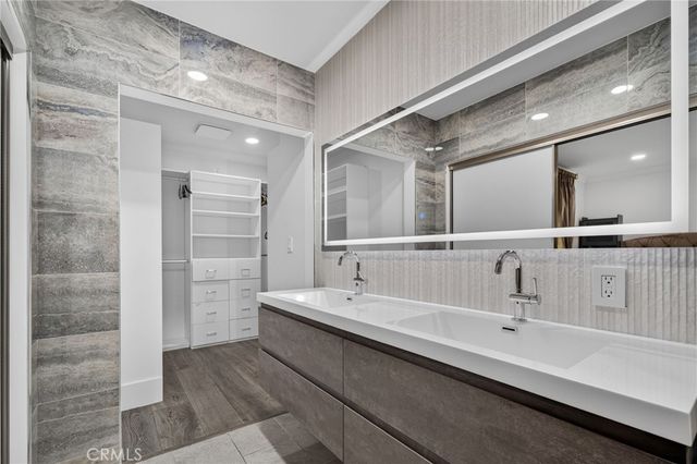 9529 Via Salerno, Burbank, CA 91504