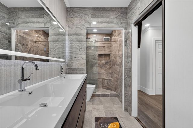 9529 Via Salerno, Burbank, CA 91504