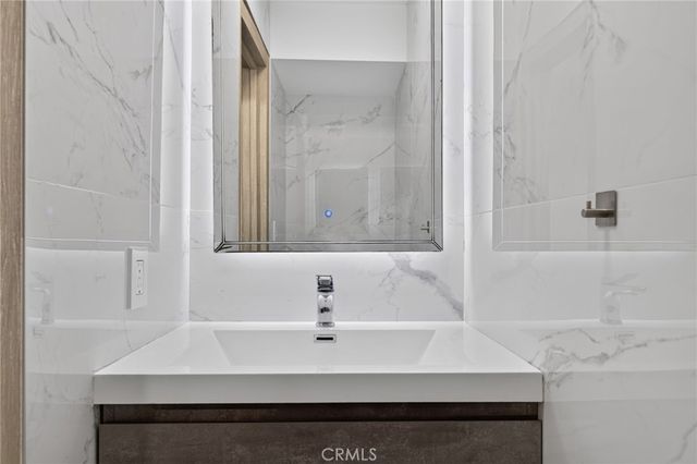 9529 Via Salerno, Burbank, CA 91504